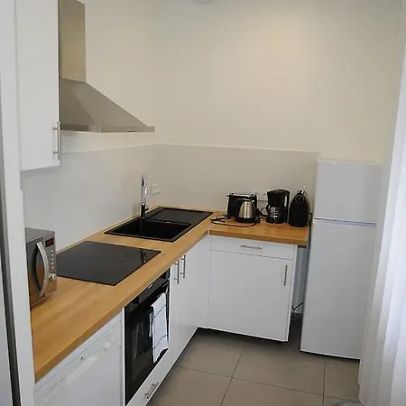 Vinaura - Elegant Avec Parking Apartment