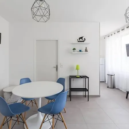 Vinaura - Elegant Avec Parking Apartment